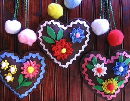 fun and festive gingerbread hearts!